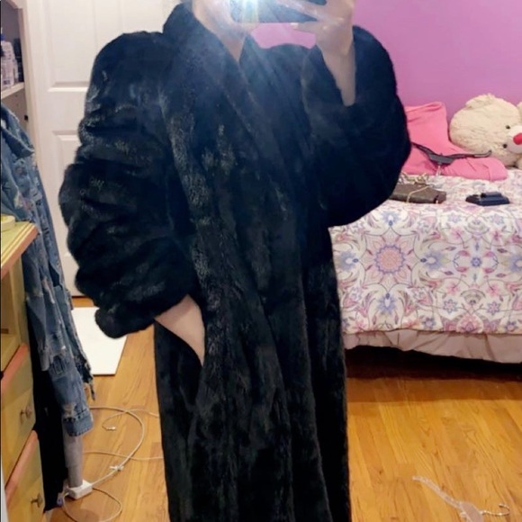 Authentic Fur Coat - Picture 4 of 7